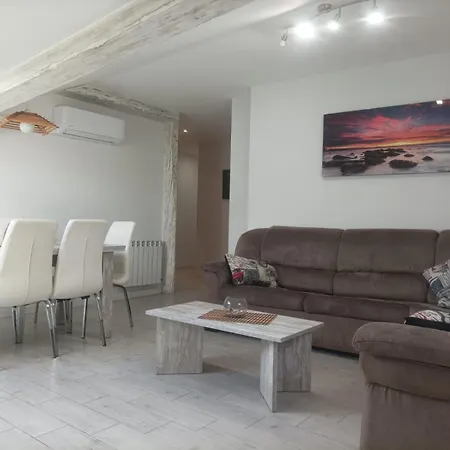 La Plaza Appartement *